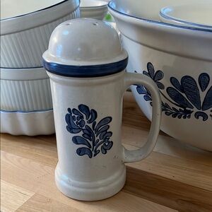 Pfaltzgraff stoneware stovetop pepper shakers